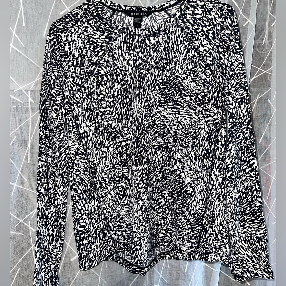 Athleta Long Sleeve Black and White